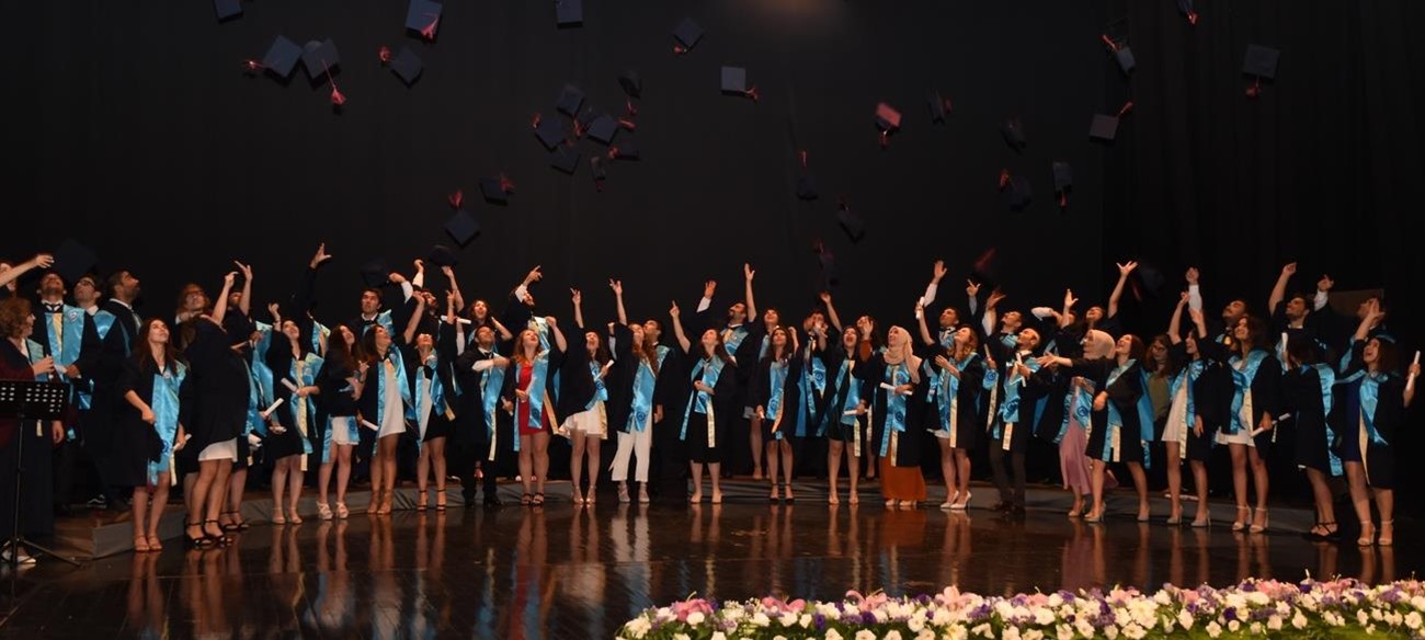 Diş Hekimliği Fakültesi 2019 Mezunlarını Verdi