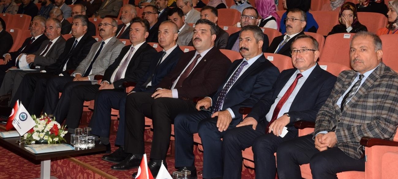 1. Uluslararası Din ve İnsan Sempozyumu Üniversitemizde Başladı