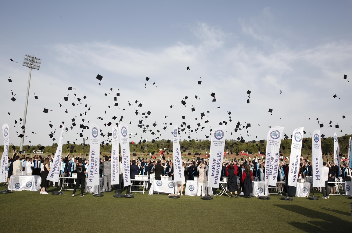 Üniversitemizde Mezuniyet Coşkusu Yaşandı