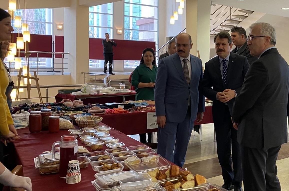 Üniversitemizden Depremzedeler Yararına Kermes