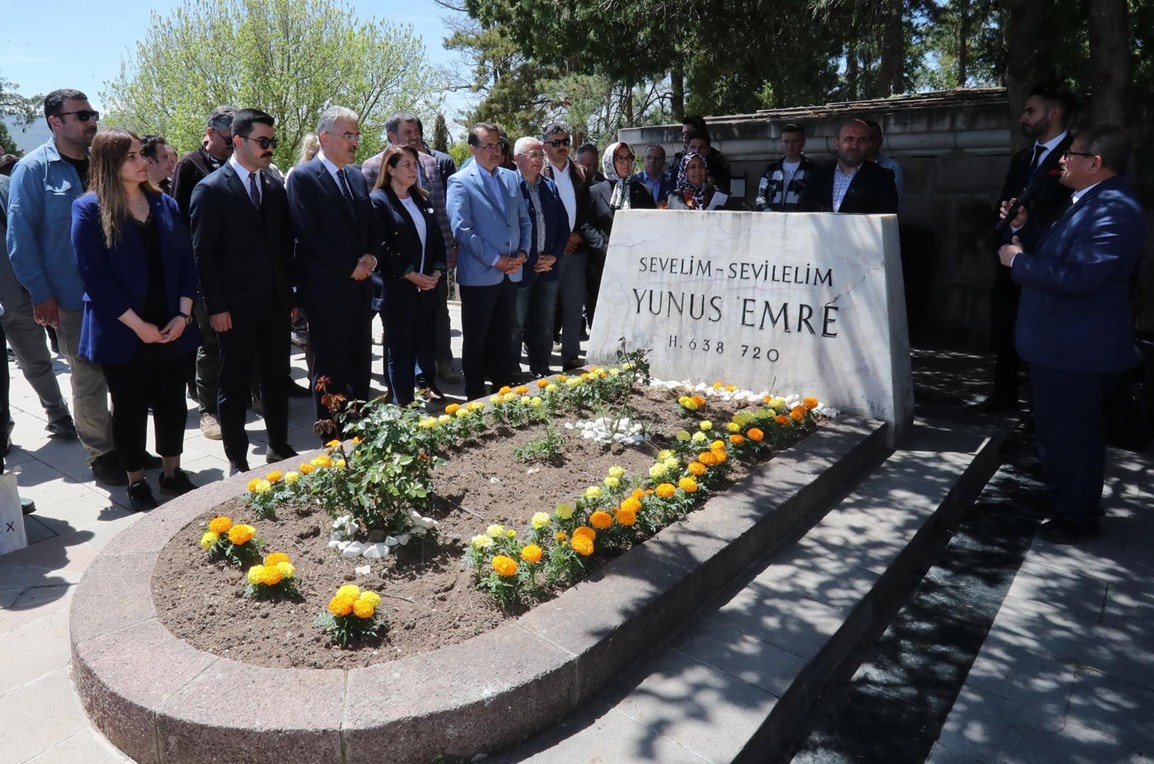Büyük Türk Düşünürü Yunus Emre Kabri Başında Anıldı