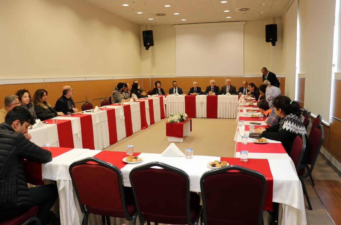 Üniversitemiz Yönetiminden ESOGÜ Otel'de Kalan Depremzede Vatandaşlarımıza Ziyaret