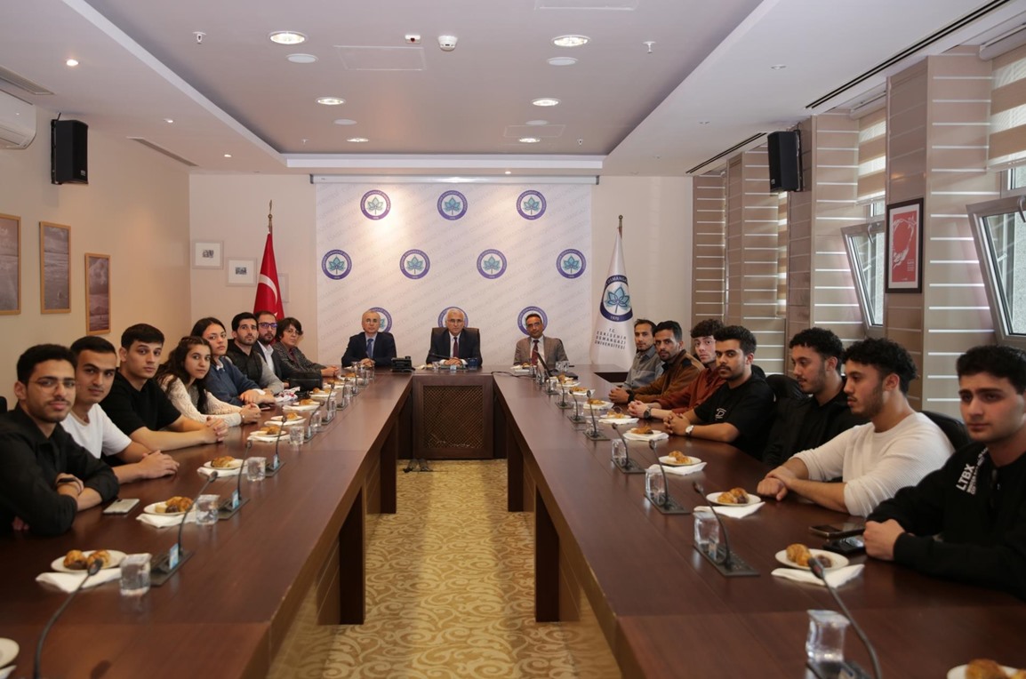 Rektör Prof. Dr. Kamil Çolak Filistinli Öğrencilerle Bir Araya Geldi