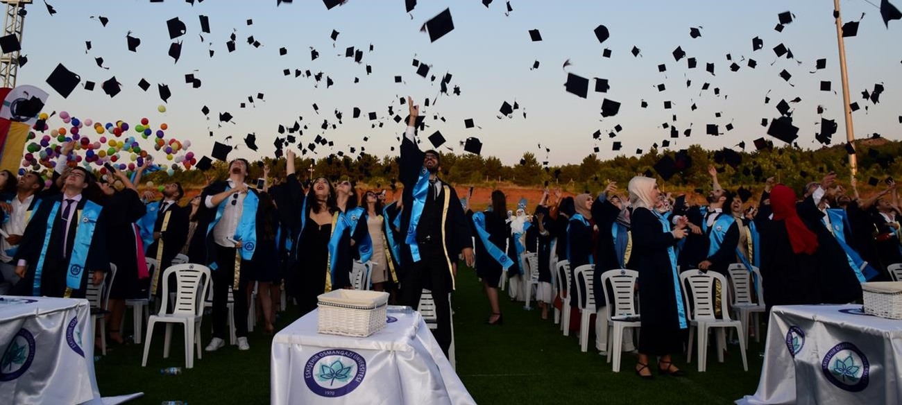 Üniversitemizde Mezuniyet Coşkusu Devam Ediyor