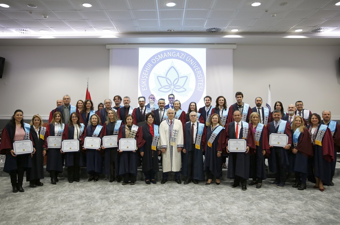 Görevde Yükselerek Profesör Ünvanı Alan Öğretim Üyelerimiz Cübbelerini Giydi