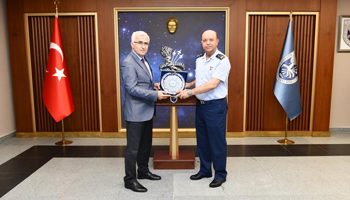 Rektör Prof. Dr. Kamil Çolak’tan Eskişehir Muharip Hava Kuvveti Komutanı Orgeneral İsmail Güneykaya’ya Ziyaret 