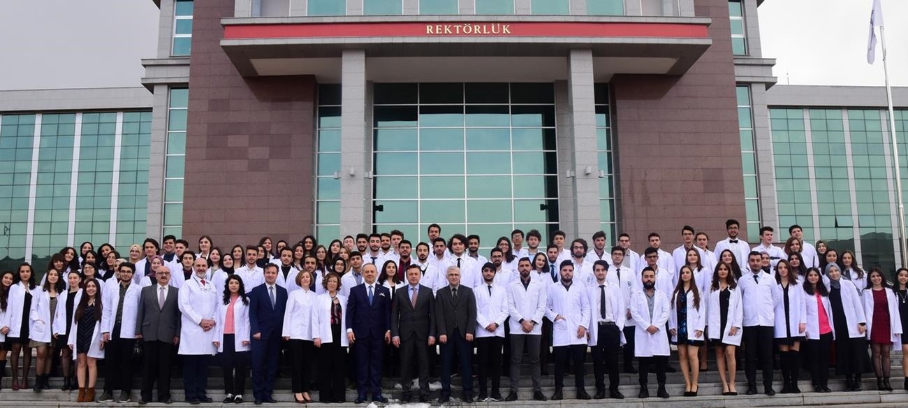 ESOGÜ'lü Genç Diş Hekimi Adayları Beyaz Önlüklerini Giydi