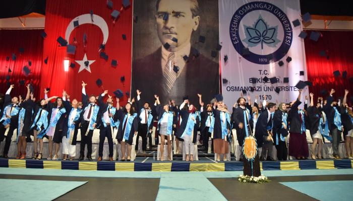 ESOGÜ Tıp Fakültesi 40. Dönem Mezunlarını Verdi