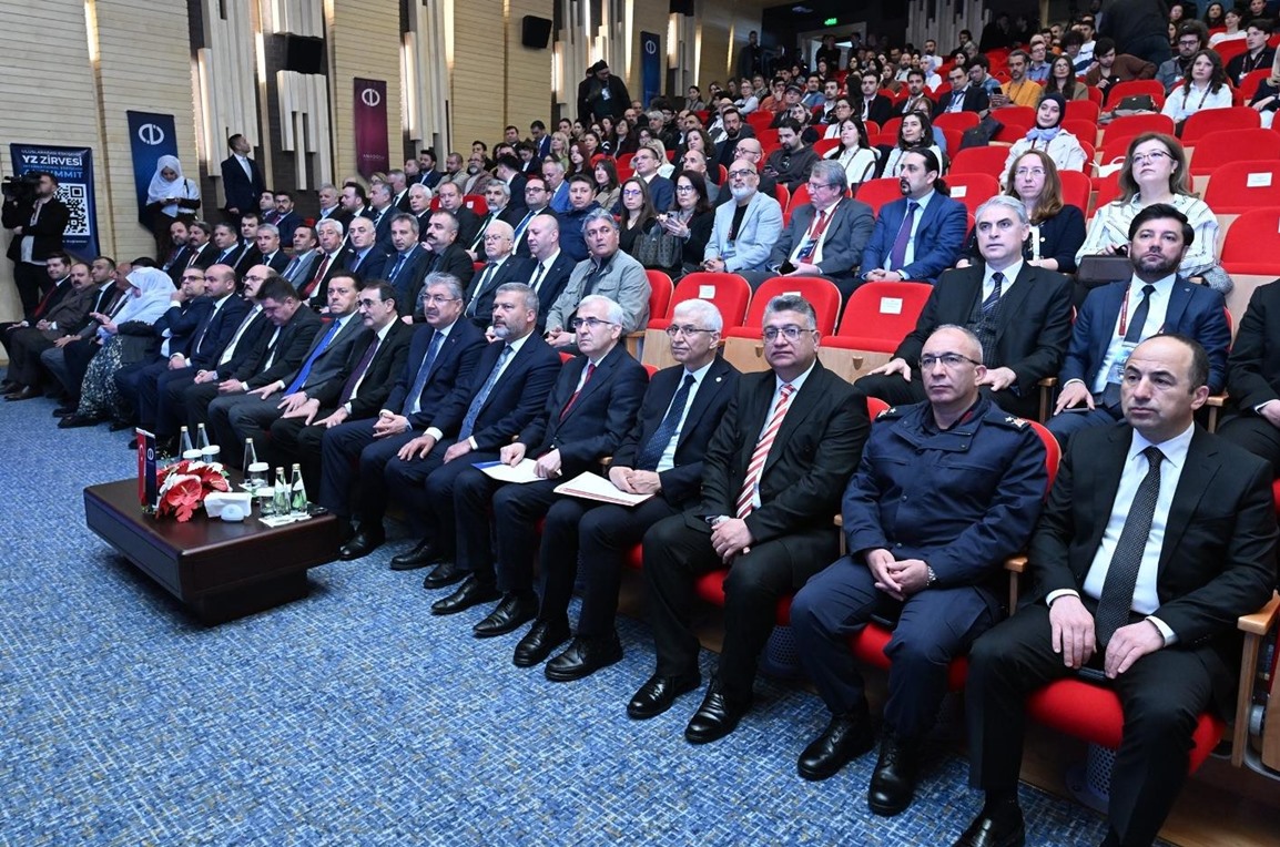 Rektör Prof. Dr. Kamil Çolak Eskişehir Yapay Zekâ Zirvesi Açılış Programına Katıldı