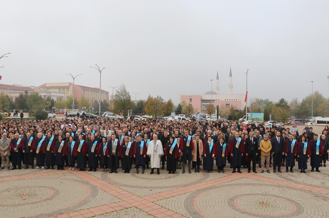 Büyük Önder Atatürk'ü Andık