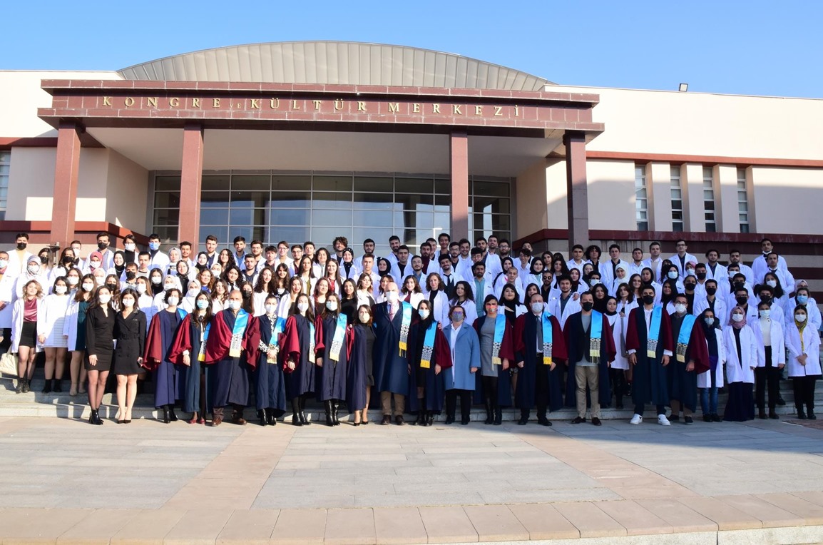 ESOGÜ'lü Genç Diş Hekimi Adayları Beyaz Önlüklerini Giydi