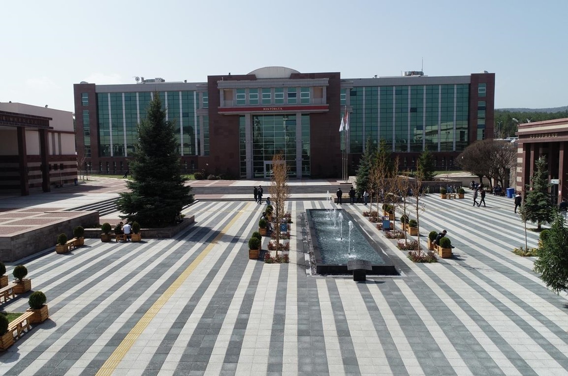 Üniversitemiz Öğretim Üyeleri Dünyanın En Etkili Bilim İnsanları Arasında