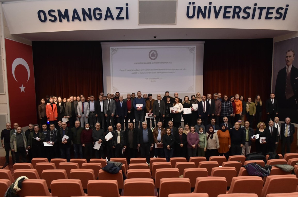 Üniversitemiz Rektörlüğü'nden Emekli İdari Personelimiz İçin Emeklilik Töreni