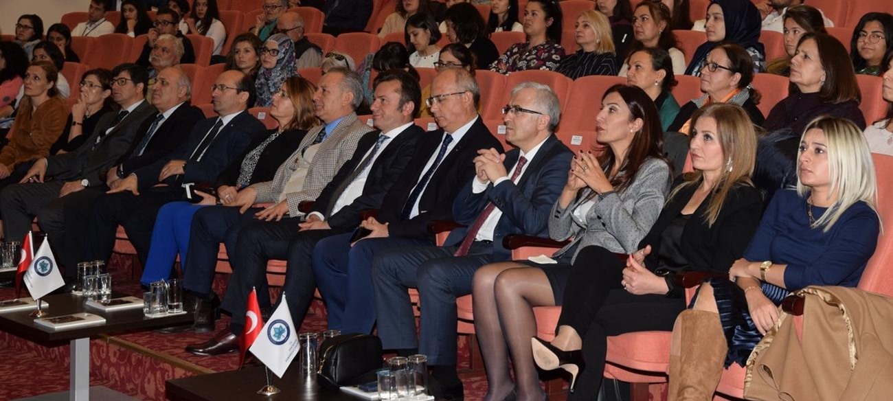 ESKAM 'Bilinçli Kadınlar Güçlü Yarınlar' Diyerek Kadına Yönelik Şiddete Karşı Çıktı